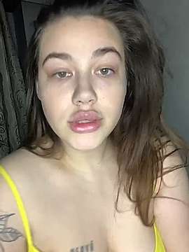momsBigAss naked stripping on cam for live sex video chat