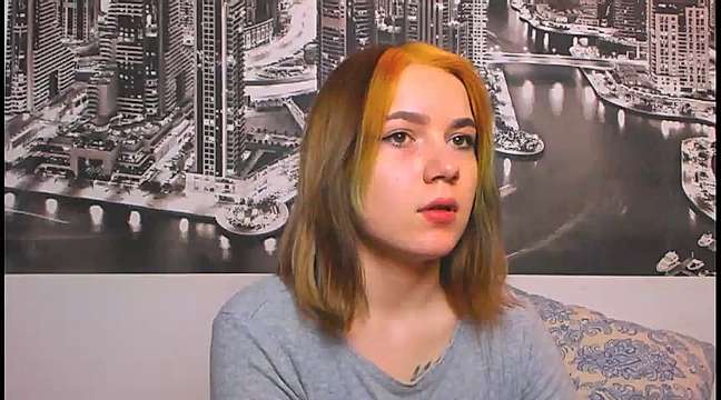 MONEY_GIRL naked stripping on cam for live sex video chat