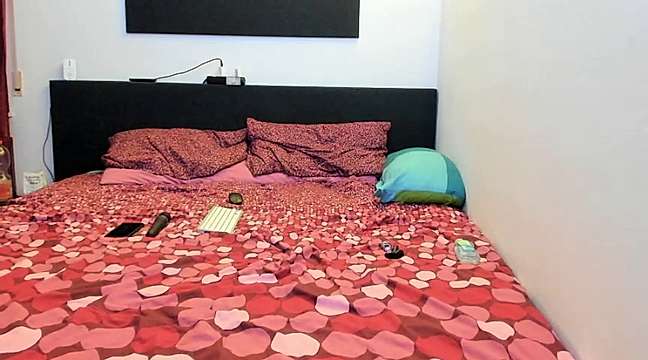 Perle255 naked stripping on cam for live sex video chat