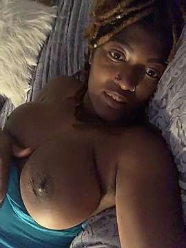 PrettyPrincessMoney naked stripping on cam for live sex video chat