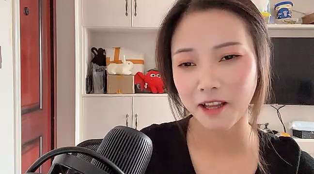 QuessBaby naked stripping on cam for live sex video chat