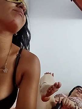 samanta_grouphot naked stripping on cam for live sex video chat