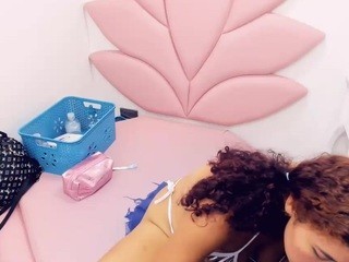 Samyy-hot nude on cam – live sex chat