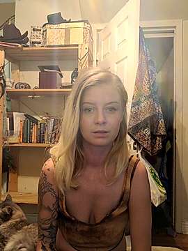 selenaxmoon naked stripping on cam for live sex video chat