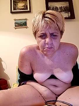 Sexyshow18 naked stripping on cam for live sex video chat