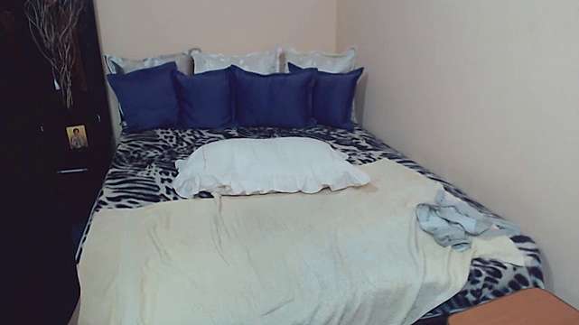 SweetMommaX naked stripping on cam for live sex video chat