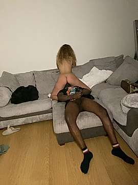 sweetonevennesa naked stripping on cam for live sex video chat