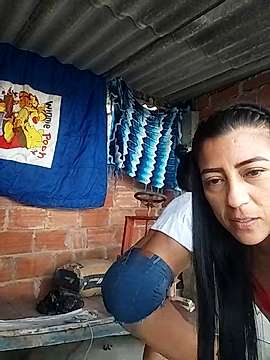 SweetsAndTastyy naked stripping on cam for live sex video chat