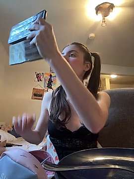 talulahkiss18 naked stripping on cam for live sex video chat