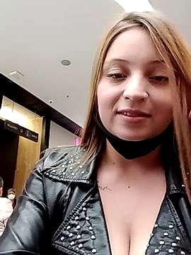 valeria__cruz naked stripping on cam for live sex video chat