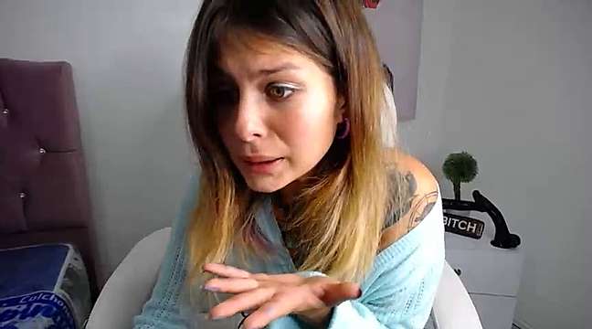 violette_littlefoxy naked stripping on cam for live sex video chat