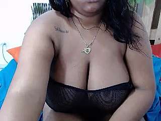 winnhy naked stripping on cam for live sex video chat