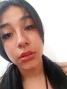 ximena_roxxe naked stripping on cam for live sex video chat