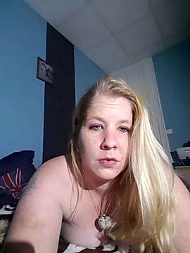 xLaBlondeCoquineX naked stripping on cam for live sex video chat