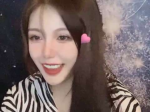 Xwanwanbaby naked stripping on cam for live sex video chat