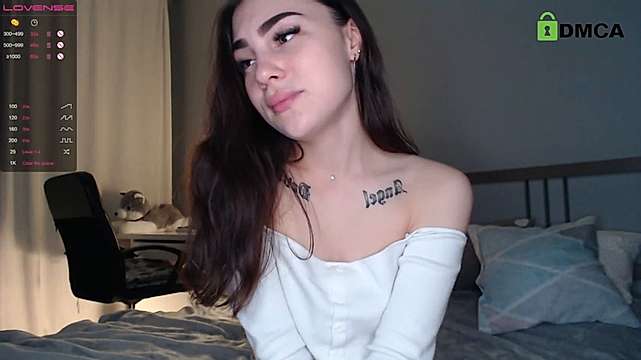 yummmymommmy naked stripping on cam for live sex video chat