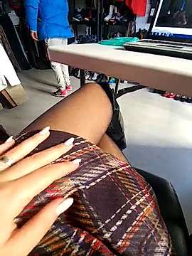 ArielHotty naked stripping on cam for live sex video chat