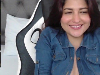 Bella-23 nude on cam – live sex chat