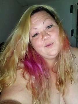 BigNGorge naked stripping on cam for live sex video chat