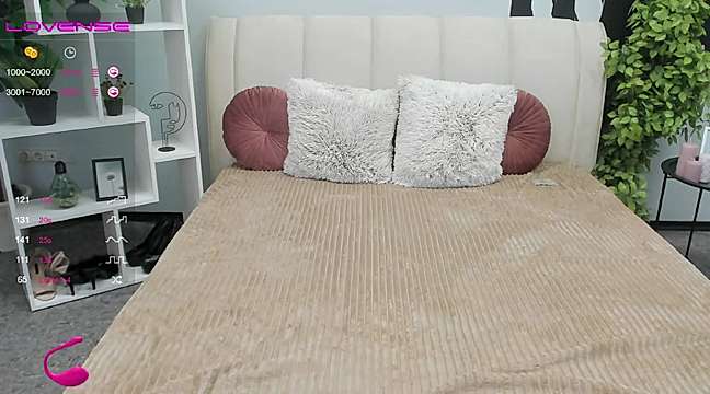Boni_Banni naked stripping on cam for live sex video chat
