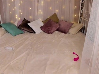 CamomilleKris nude on cam – live sex chat