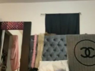 Curvy Stoner nude on cam – live sex chat