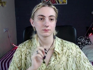 Elio-Oliver nude on cam – live sex chat