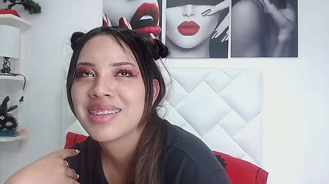 EvaaLunaa naked stripping on cam for live sex video chat