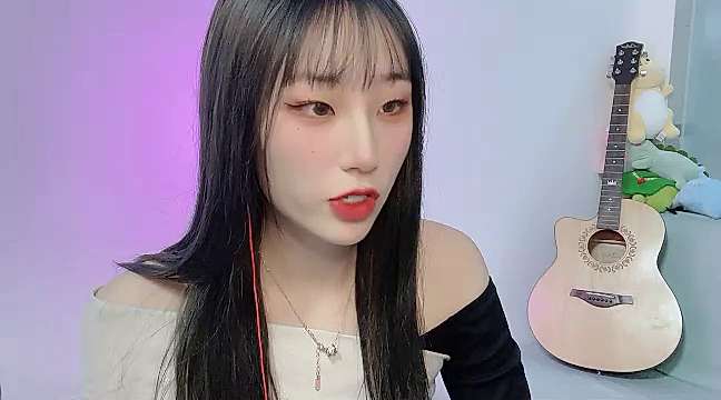 Guitar-xiaoqi naked stripping on cam for live sex video chat