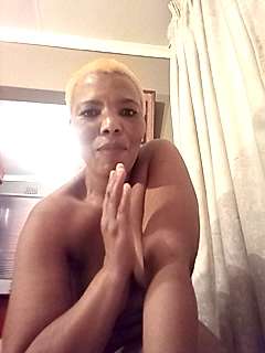 hershqueen naked stripping on cam for live sex video chat