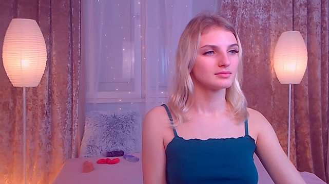 Jay_Kitten naked stripping on cam for live sex video chat