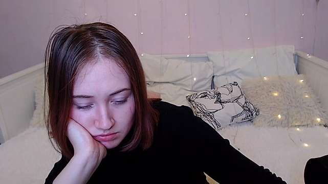 Kim_Fowler naked stripping on cam for live sex video chat