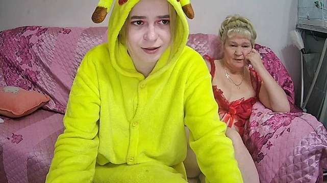 LizzieLaAngels naked stripping on cam for live sex video chat