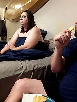 loves2cum4u naked stripping on cam for live sex video chat