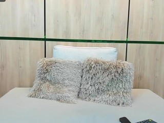 Mia-Pouline nude on cam – live sex chat