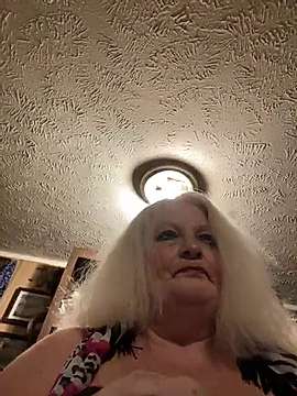 MintyyPrincess naked stripping on cam for live sex video chat