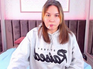QueenieSilver nude on cam – live sex chat