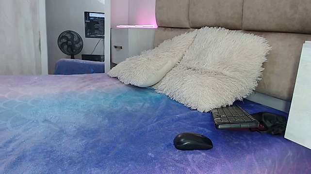 Samijacson naked stripping on cam for live sex video chat
