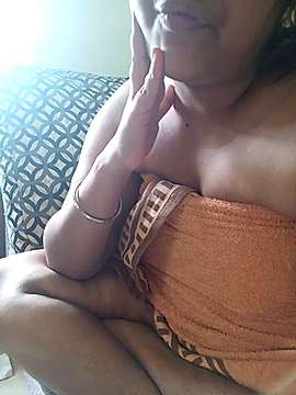 slutychocolaty naked stripping on cam for live sex video chat