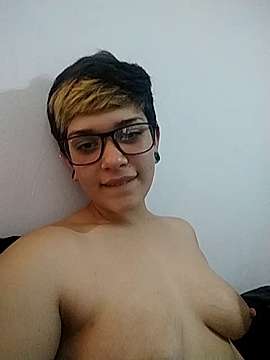 suki_strus naked stripping on cam for live sex video chat