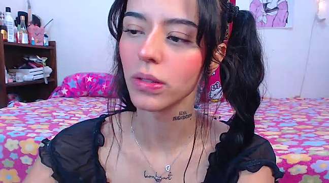 SunniPufflee naked stripping on cam for live sex video chat