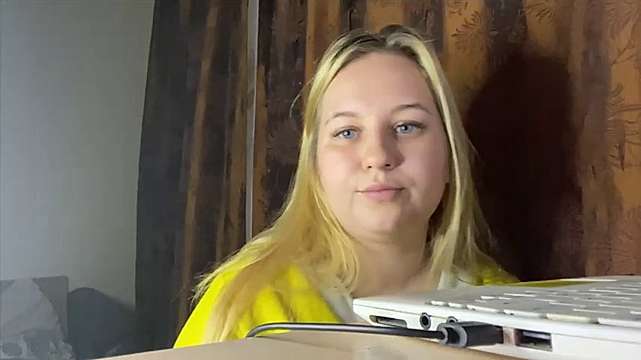 sweetbun21 naked stripping on cam for live sex video chat