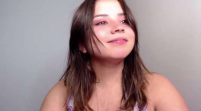 urcutekitty naked stripping on cam for live sex video chat
