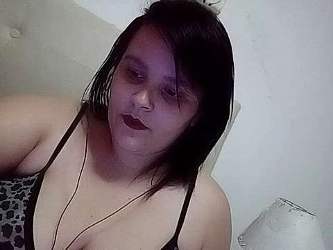 VictoriaPotter naked stripping on cam for live sex video chat