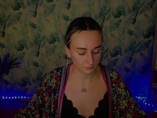 Alicia-Davidson nude on cam – live sex chat