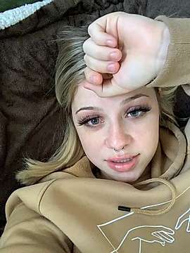 candacepresley naked stripping on cam for live sex video chat