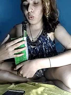 DramaQueen7 naked stripping on cam for live sex video chat