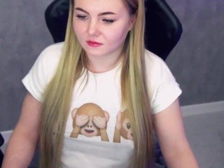 Kira who loves cum nude on cam – live sex chat