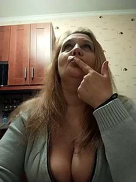 Kristi_Smit naked stripping on cam for live sex video chat