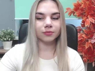 LillyxLUXX nude on cam – live sex chat